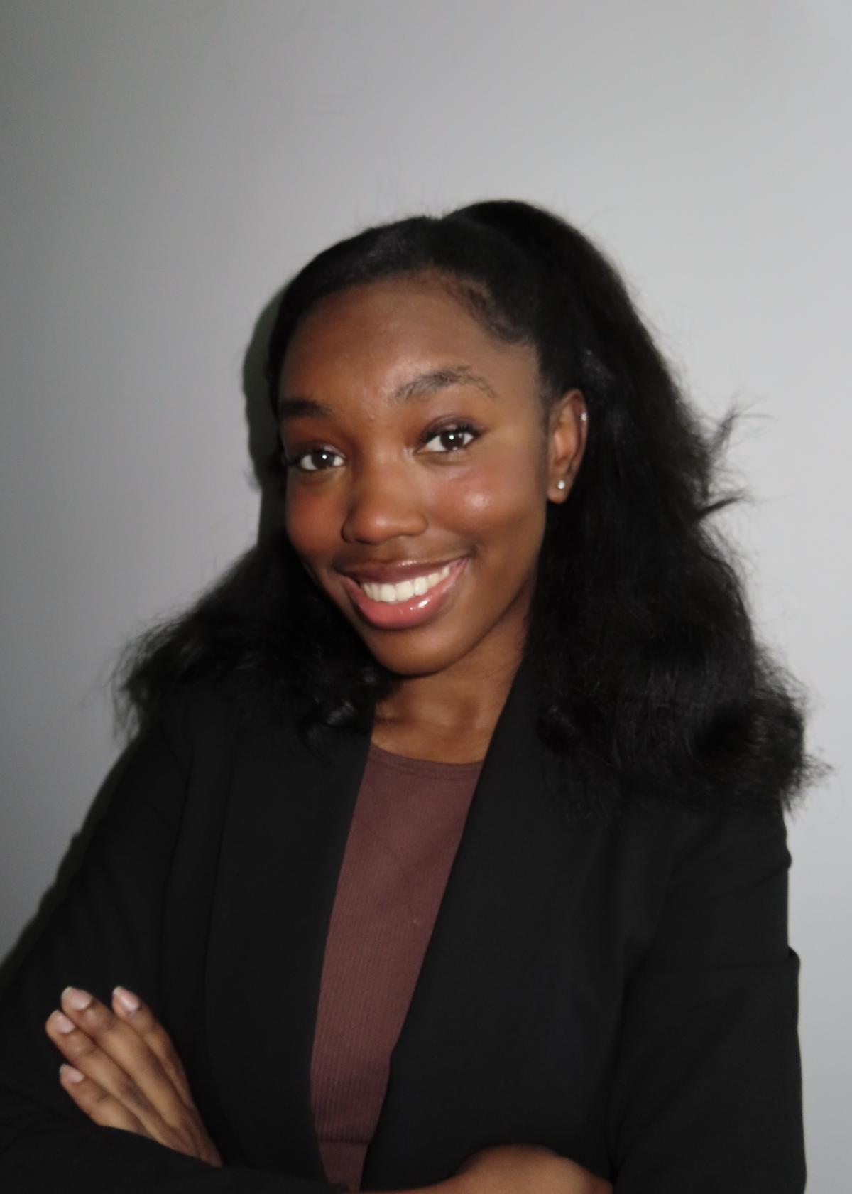 nia thompson headshot